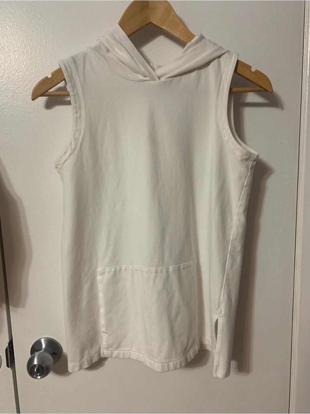 Liz Claiborne White Sleeveless Hooded Pullover